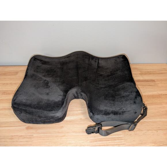 AUVON Ergonomic Anti-Slip Wheelchair Cushion w/ High Front to Prevent Sliding - Picture 4 of 7